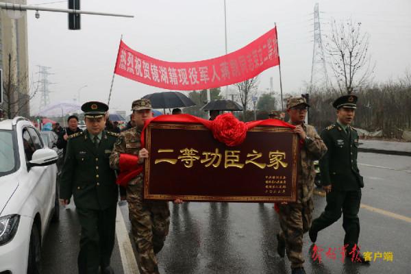 硬核&OpenCurlyDoubleQuote;年貨&rdquo;來了！敲鑼又打鼓，立功喜報送上門