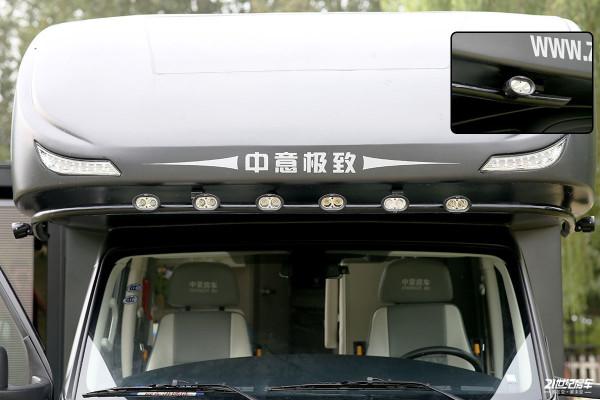 國產6.5T依維柯歐勝底盤加持,穩!實拍2022款中意極致雙拓展房車 國產6.5T依維柯歐勝底盤加持,穩!實拍2022款中意極致雙拓展房車