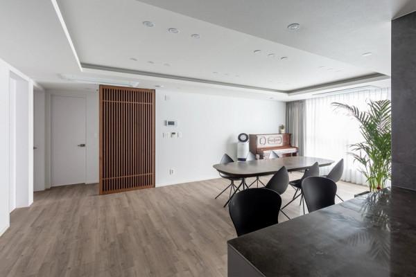 土味精裝房的逆襲，111㎡簡約風乾淨清爽，裝出的效果20年不過時