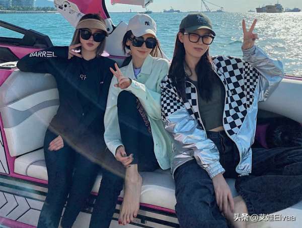Angelababy遊艇上聚會!穿牛仔外套秀馬甲線,打扮驚豔似選美現場 Angelababy遊艇上聚會!穿牛仔外套秀馬甲線,打扮驚豔似選美現場