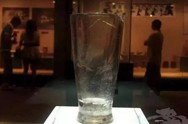 這三件文物永不出境，&OpenCurlyDoubleQuote;兩塊玻璃一塊布&rdquo;，&OpenCurlyDoubleQuote;鎮館之寶&rdquo;至今無解