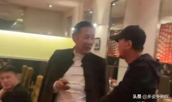 影視大咖罕聚：陳凱歌喝到臉通紅，周冬雨顯落寞，佟麗婭領頭歡唱