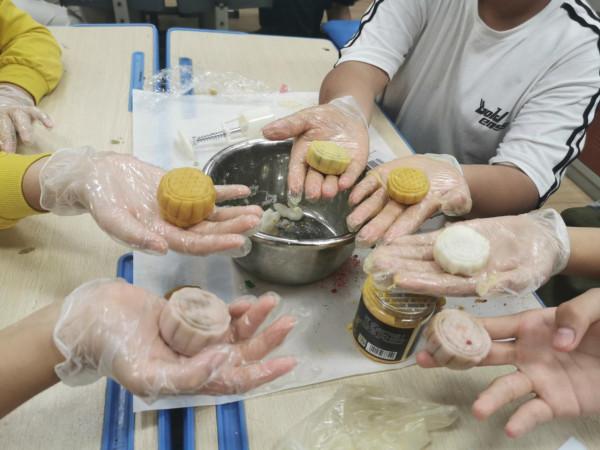 巧手製月餅 書香溢滿堂——奚仲中學開展慶中秋之手工月餅製作活動