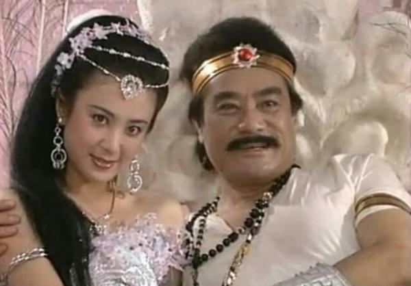 25歲火遍全國，28歲嫁老師，52歲跌落神壇，傅藝偉經歷了什麼？