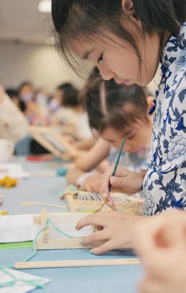 在這場展覽中聆聽明清緙繡書畫和黃道婆的繡織對話 在這場展覽中聆聽明清緙繡書畫和黃道婆的繡織對話