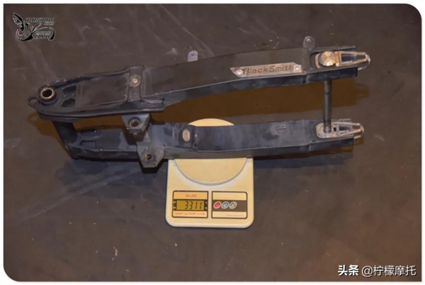 鈴木小鋼炮GSX-R150改後搖臂很簡單？