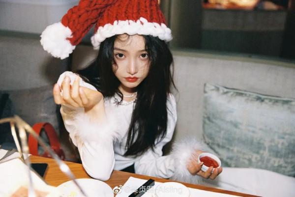 女明星微博氛圍拉滿，跨年穿搭存圖ing