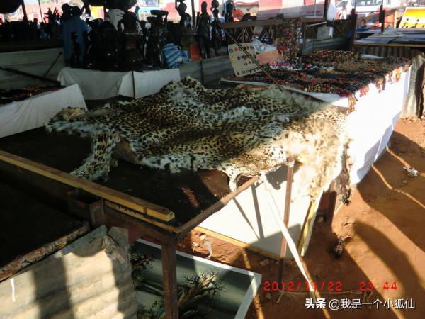 當年的安哥拉象牙市場,有象牙製品與非洲雕塑,後來市場被取締 當年的安哥拉象牙市場,有象牙製品與非洲雕塑,後來市場被取締