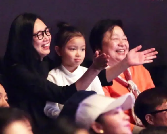 甘願被藏21年,46歲為劉德華生子,朱麗倩真的太狠了 甘願被藏21年,46歲為劉德華生子,朱麗倩真的太狠了