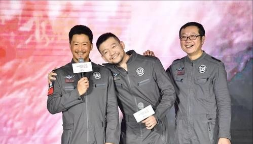 硬漢吳京的蜜糖婚姻：20億身價背後，是妻子謝楠的一句“我養你”