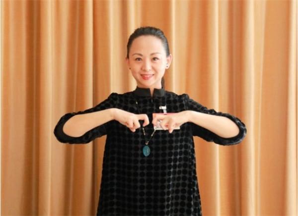 當年，被富商苦追8年的千手觀音聾啞人領舞，如今過得怎麼樣