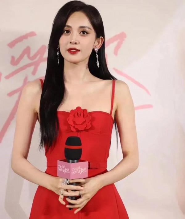 30歲娜扎太精緻了