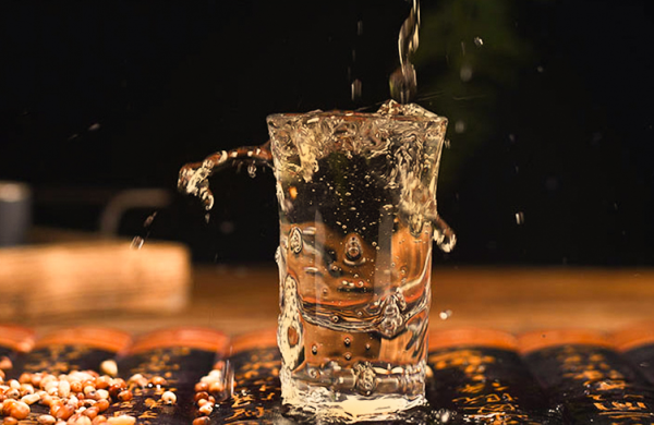 超市3款“不差錢”的白酒，都是酒香味濃的純糧，行家建議提前囤