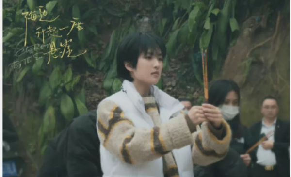 摩托鮮肉奶新人？異域四字吃貨人設？姚安娜主演電影短片開機？