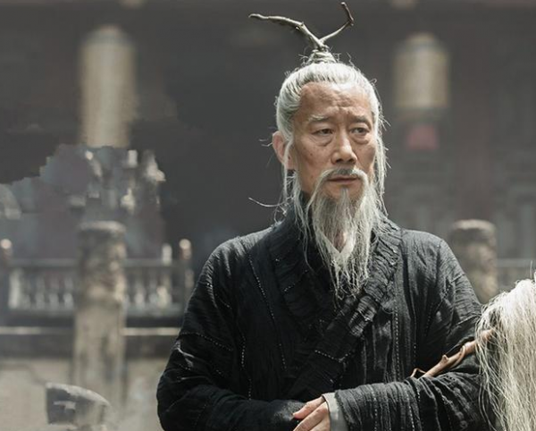 唐朝一地痞混混，埋葬父親時挖出龍穴，三十年後成為開國之君