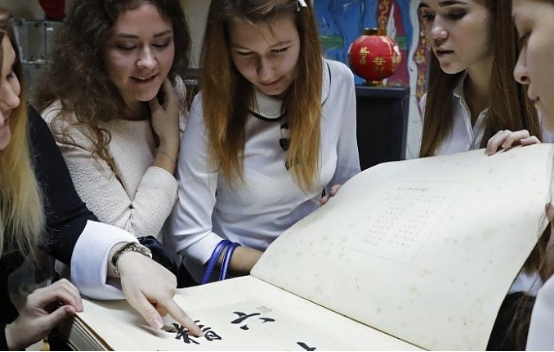 中俄關系升溫，所以俄羅斯機場用漢字取代英文？不要再被忽悠了