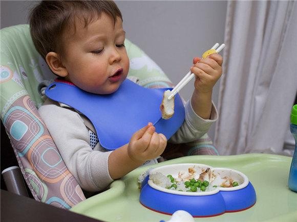 娃多大可以吃“大人飯菜”?兒科醫生:寶寶這樣餵養,更健康 娃多大可以吃“大人飯菜”?兒科醫生:寶寶這樣餵養,更健康