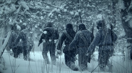 抗聯夜襲開拓團：5名戰士手持駁殼槍，把幾十個敵人打得鬼哭狼嚎