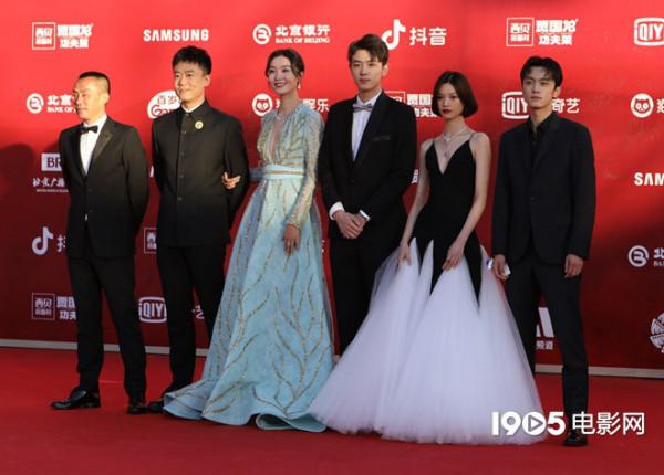 群星閃耀！鞏俐陳凱歌吳京等亮相北影節開幕紅毯