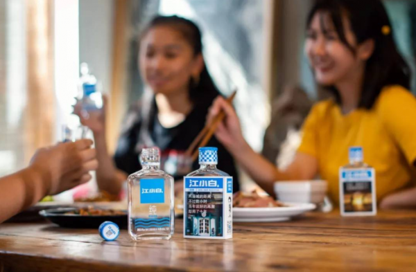 山東一小酒，“檔次”雖不高，卻是口感極好的露酒，關鍵還不貴