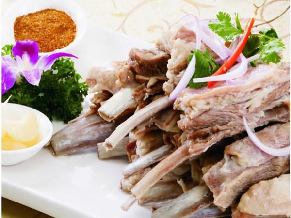 來新疆，大塊吃肉，手抓肉過癮