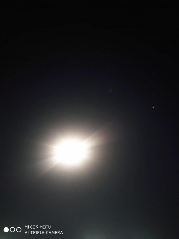 月光拉長了思念