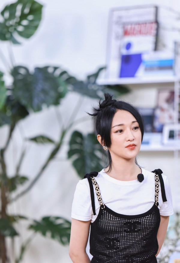 香奈兒多難穿!周迅80斤身材穿出臃腫肚腩,6萬多套裝變成廉價貨 香奈兒多難穿!周迅80斤身材穿出臃腫肚腩,6萬多套裝變成廉價貨