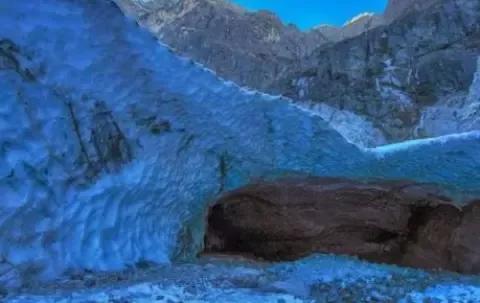 這個冰洞堪稱“魔鬼地獄”,你敢去一探究竟嗎? 這個冰洞堪稱“魔鬼地獄”,你敢去一探究竟嗎?