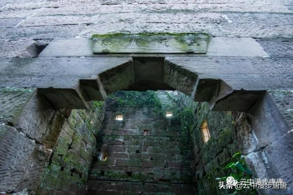 行走的風景——嶽池伏龍之二