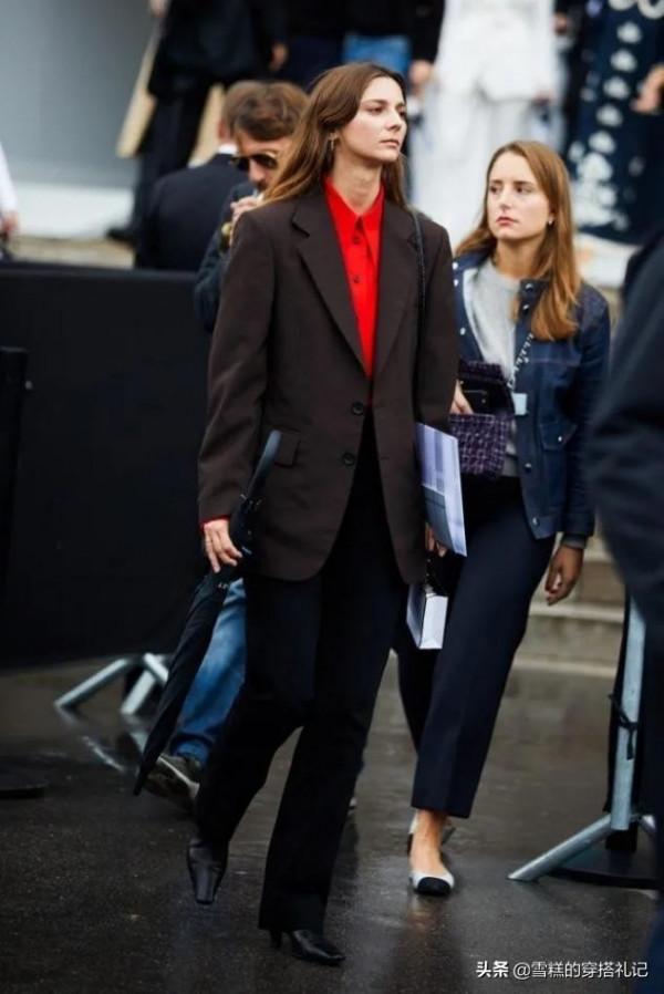 今年火了一種靴子,叫“吸菸靴”,顯瘦顯高,搭大衣風衣都合適 今年火了一種靴子,叫“吸菸靴”,顯瘦顯高,搭大衣風衣都合適