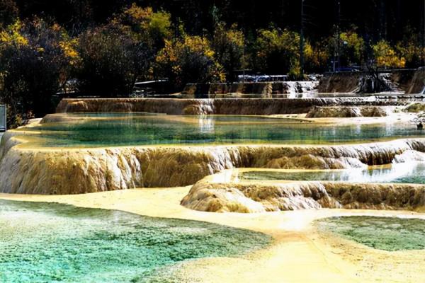 四川“神仙”景區，湛藍純淨的天空，熱情淳樸的藏民族，門票100