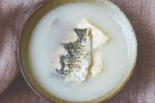 愛喝魚湯要注意,要想魚湯鮮美奶白,不能直接下鍋,切記以下2點 愛喝魚湯要注意,要想魚湯鮮美奶白,不能直接下鍋,切記以下2點