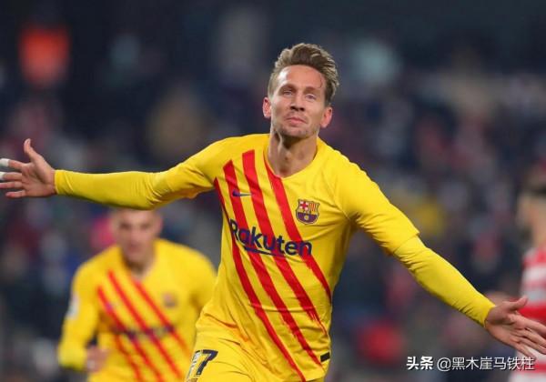 登貝萊遊離全隊之外，38歲的阿爾維斯當益壯，重建路巴薩需耐心