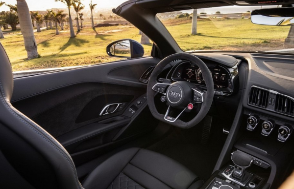 出道即巔峰，從賽道馳騁的R8R再到奧迪R8，它經歷了什麼