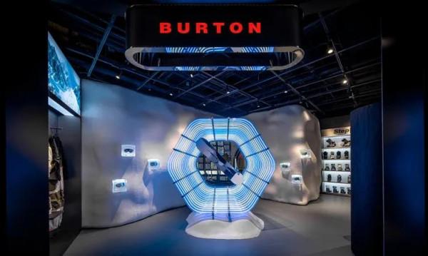 RIMOWA月球登機箱表面隕石坑密佈,樂高星球大戰豪華收藏系列將開售 | 一週享樂指南 RIMOWA月球登機箱表面隕石坑密佈,樂高星球大戰豪華收藏系列將開售 | 一週享樂指南