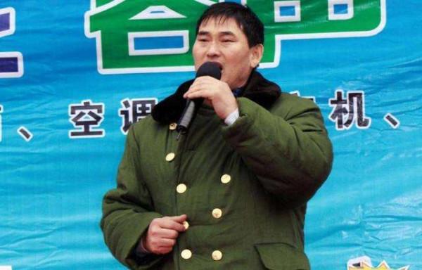 有不少網友表示終於見到大衣哥的真實面貌了 有不少網友表示終於見到大衣哥的真實面貌了