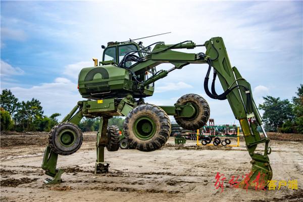 多款國產高科技裝備“豪橫”亮相武警大型工程機械比武場