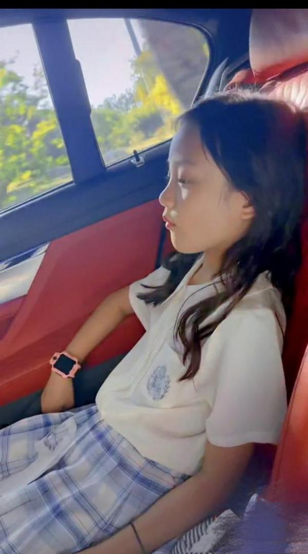 中秋節駕到，李小璐甜馨一起過節，賈乃亮曬出巨型月餅