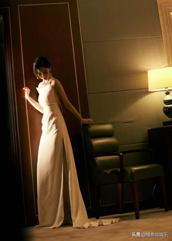 baby出席盛典造型曝光！白色長裙盡顯優雅，身姿曼妙氣質絕美