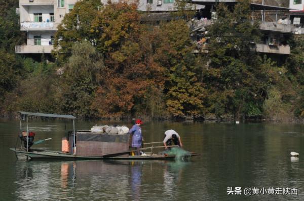 一個人在陝南漢江搭船旅遊，被一個貌似純良的女子訛錢，我有點懵