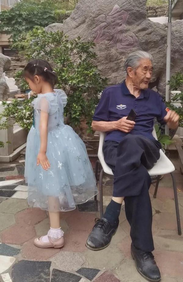 長津湖戰役親歷者張盛隆,戰場來不及想“死不死”“怕不怕” 長津湖戰役親歷者張盛隆,戰場來不及想“死不死”“怕不怕”