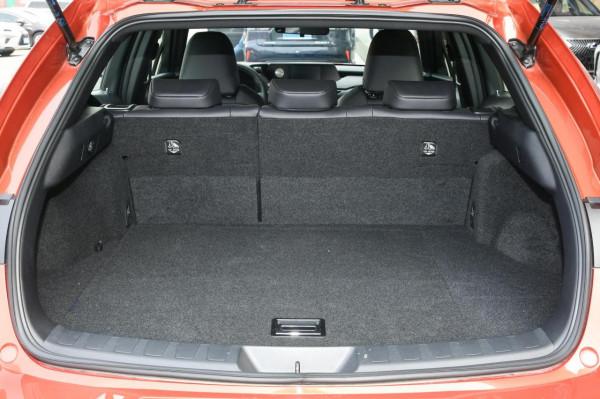 體驗雷克薩斯UX,外觀很漂亮,配2.0L油電混合動力 體驗雷克薩斯UX,外觀很漂亮,配2.0L油電混合動力