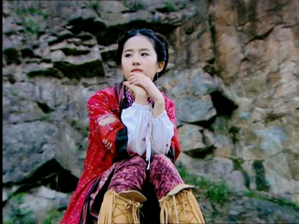 當女明星撞衫時，林心如次次都輸，52歲的陳紅卻贏了32歲的景甜