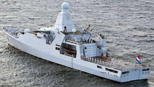 北約就是廢物？荷蘭海軍被“打上門”，俄方戰艦肆無忌憚地橫停