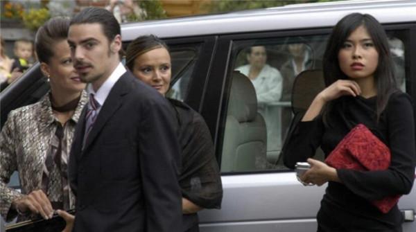 歐洲首位中國王妃，相貌平平迷倒王子，如今一家在中國定居