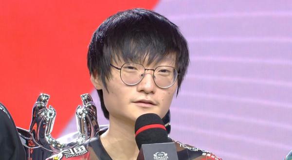 Jackeylove又要換輔助了？TES訓練賽訊息顯示，上野輔都可能換人