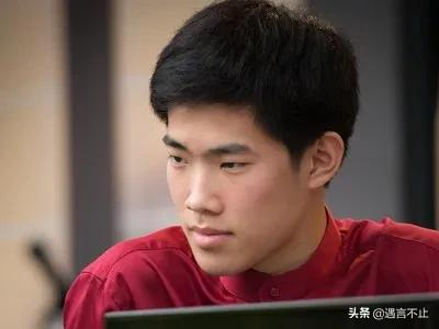 李雲迪奪冠21年後，又一華裔男孩成肖邦大賽冠軍，他們差距有多大