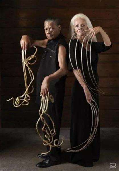 長而又長的指甲，別見怪