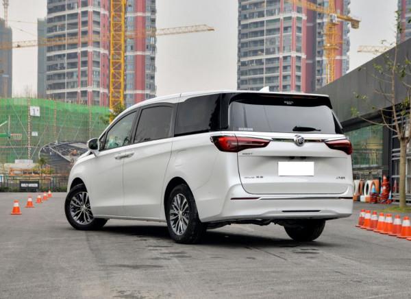 家裡人口多，買MPV更合適，可以看看這兩款，安靜舒適還省油