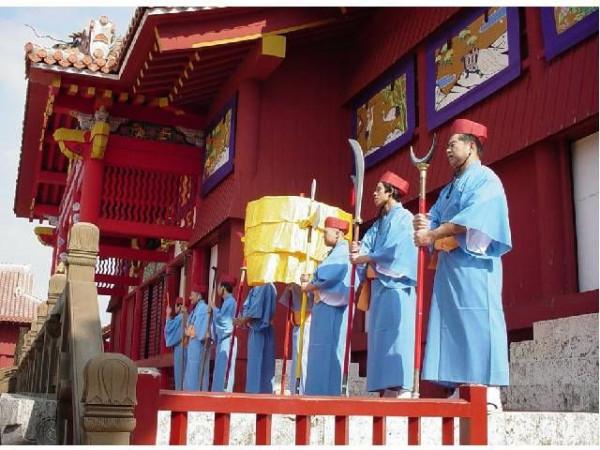 是“海上囚犯”還是“自由民主”?“沖繩要獨立!美國滾出去!” 是“海上囚犯”還是“自由民主”?“沖繩要獨立!美國滾出去!”